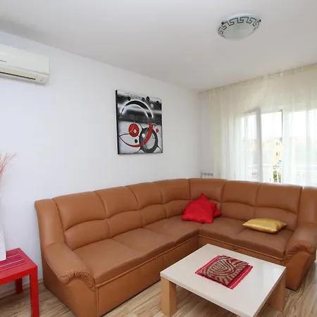 Tijana Apartman *