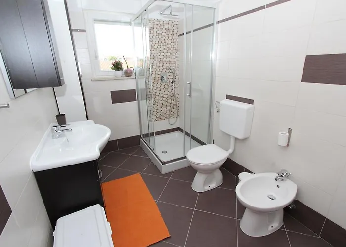 Tijana 아파트 로비니